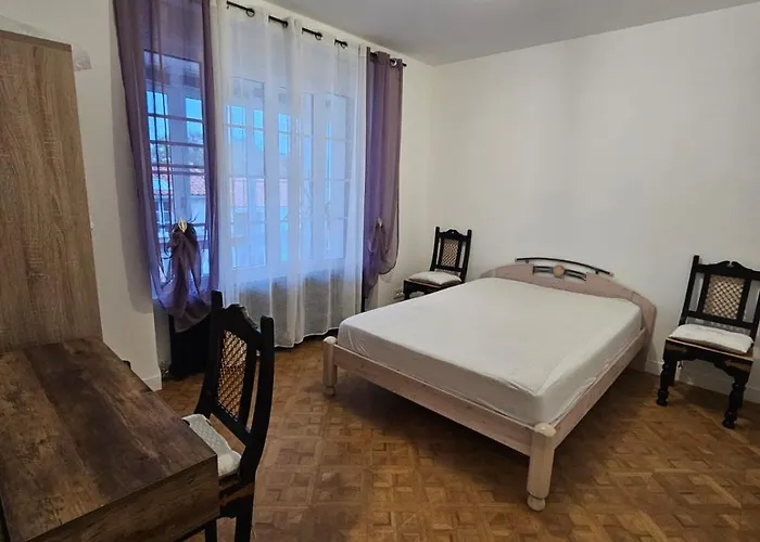 Maison Atypique Coeur De 9 Couchages Hébergement de vacances La Garnache