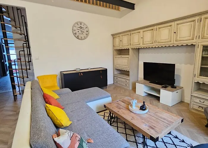 Hébergement de vacances Maison Atypique Coeur De 9 Couchages