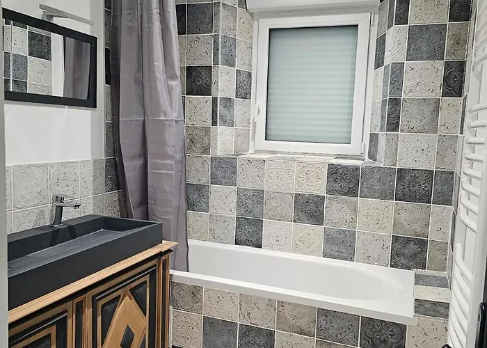 Hébergement de vacances Maison Atypique Coeur De 9 Couchages La Garnache